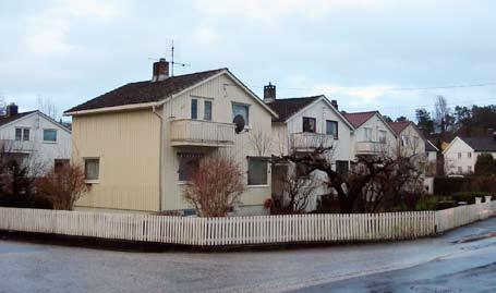 Byggefelt Skaregrømsjordet ble det første, nye byggefeltet etter krigen. Bebyggelsen ble lagt i en tilnærmet kvadratur.