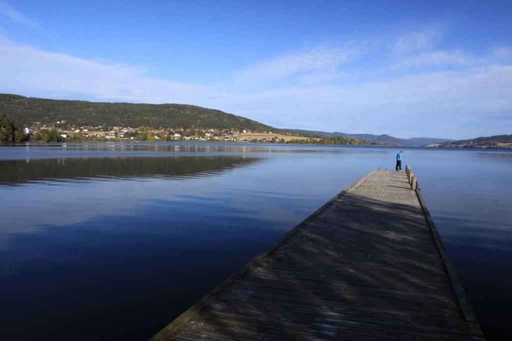 Randsfjorden ved Jevnaker. Flytegarnfiske her kan gi gode fangster i juni og juli. Foto:Geir Høitomt Storrusefiske i Randsfjorden 2012.