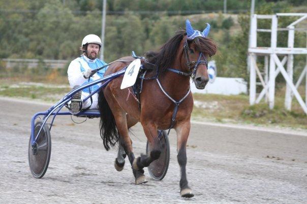 7. PROPAGANDA V5 KJØRING Da banen har vært under full ombygging ble årets Propaganda v5 kjøring ikke avholdt. Kjell Carlsens æresløp ble derfor flyttet og avviklet i Harstad.