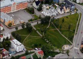 Parken ligger under 3 meter fra boligområdet, mellom Samvirkegården og Gyllenborg skole.