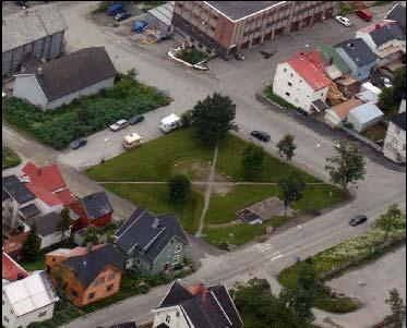 Det er lekeutstyr i deler av parken, som fugleredehuske og vippedyr der funksjonshemmede kan leke på samme vilkår som funksjonsfriske. Også denne er definert som kvartalslekeplass.