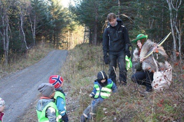 Vågønes musikk- og friluftsbarnehage TROLLFJELL HER NORD KORT OM PROSJEKTET Vågønes musikk- og friluftsbarnehage har som en del av prosjektet Bodøpiloten jobbet med drama, og har i den forbindelse