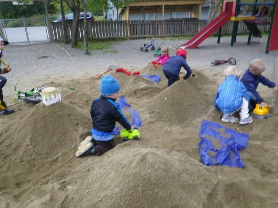 Samarbeid med barn og voksne på avdeling med barn fra 0-3 år Jørgensen og pedagogisk leder hadde i forkant et møte.