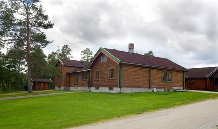 Fjellheimen Leirskole Fjellheimen Leirskole eies av Engerdal kommune. Leirskolen drives med tilskudd fra staten. Fjellheimen Leirskole har vært i sammenhengende drift siden 1970.