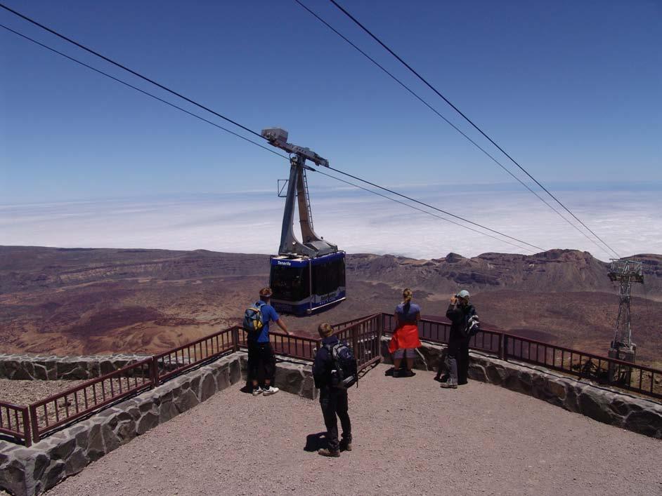 Ankomst med taubanen til Spanias høyeste fjell El Teide 2. Puerto de la Cruz Puerto de la Cruz ligger ca en halv time kjøretur fra hovedstaden.