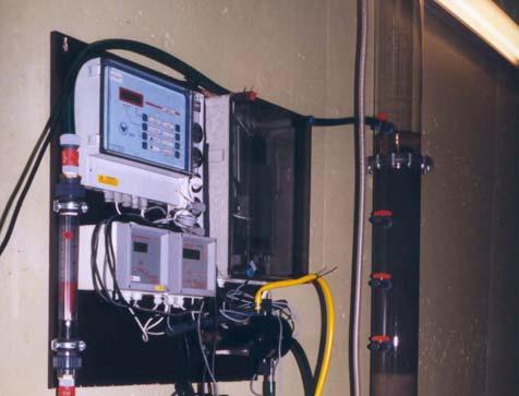 Figur 2. Pilotanlegg med nedstrøms filterering i Filtralite og sand, og instrumentering (ph-meter, turbidimeter og ledningsevnemåler).