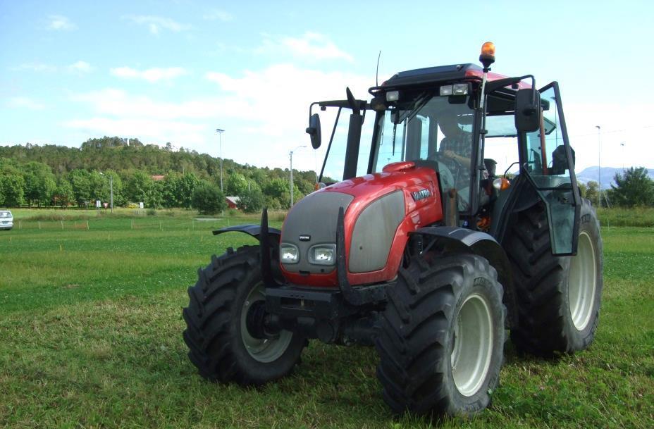 bak og framme Tung traktor: Valtra V141 Vekt ca.