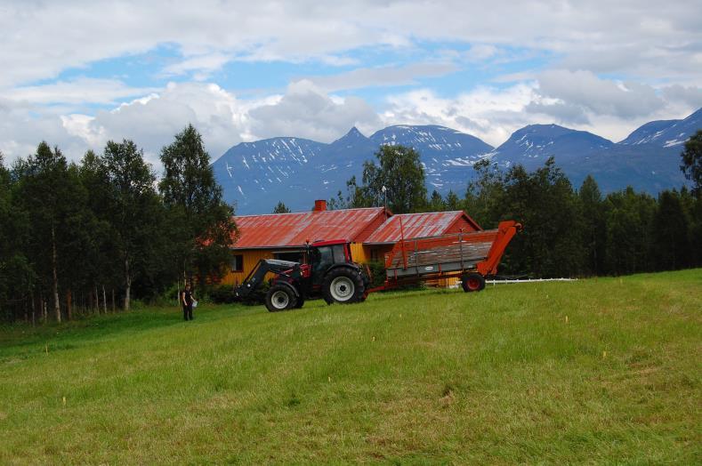 HURTIGRUTESEMINAR Tung utstyr: Valtra T130 + Presse Orkel GP1260 Vekt: 6450kg + 6000 kg