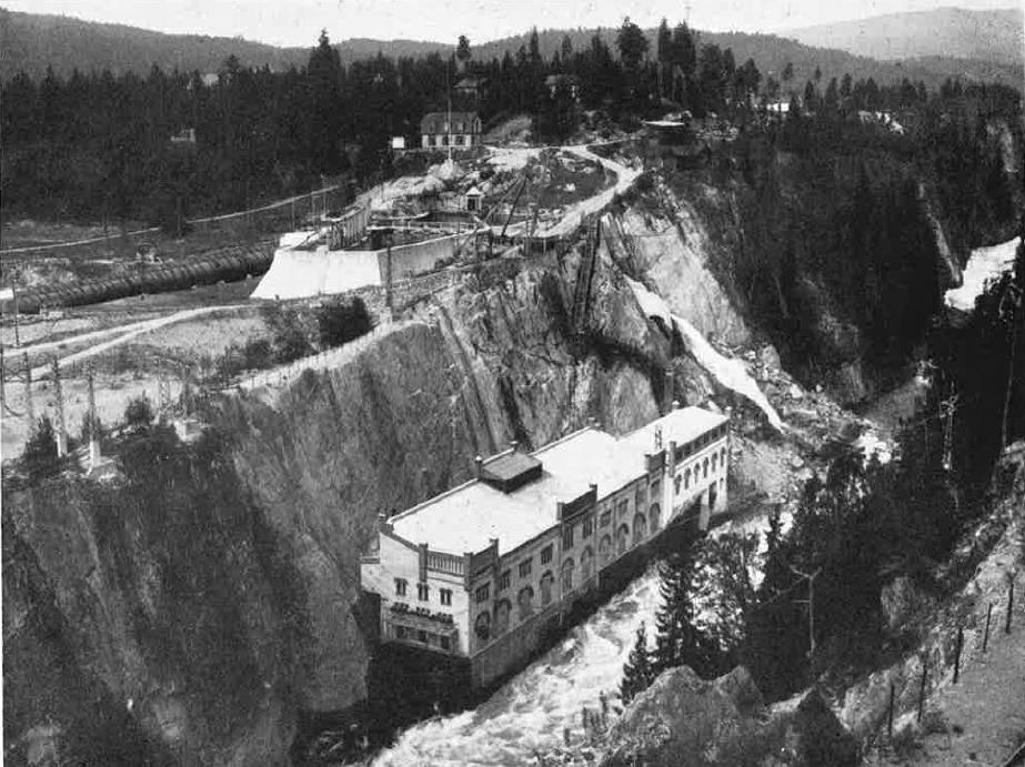 Tinnosdammen regulerte Tinnsjøen med 4 meter Foto: Ukjent Svælgfos kraftstasjon I Norsk Hydro startet byggingen i 1905, det jobbet mer enn 400 mann på