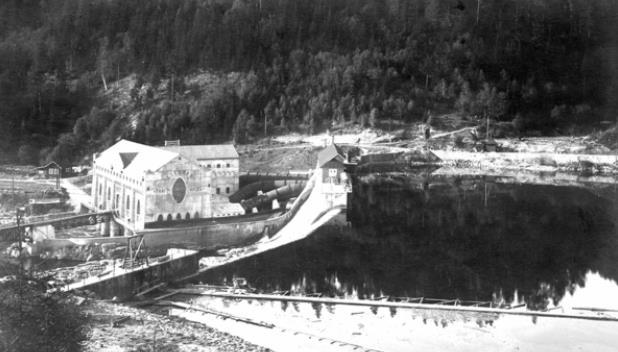 Svælgfos kraftstasjon II Svælgfos II ligger 450 meter nedenfor Svælgfos I og ble bygget i perioden 1909-1913. Lienfos dam Er en 200 meter lang betongdam med en høyde på 21 meter.