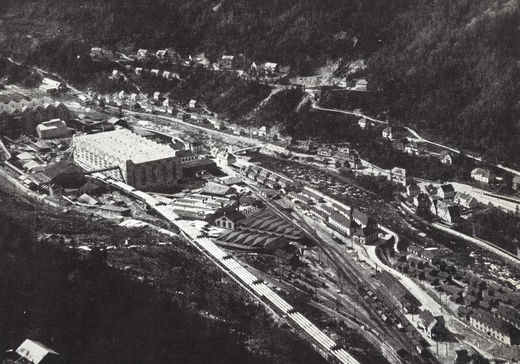 A/S Rjukan Salpeterværk 1911 Arbeidet med de første fabrikkene i Rjukan startet i 1908 og sto ferdige 4. november 1911.