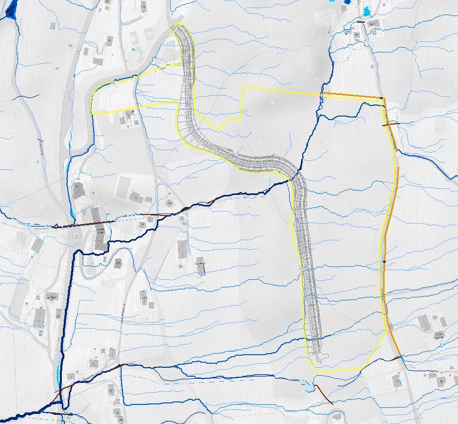 FLOMFARE OG AVRENNING 10 Som avbøtende tiltak foreslås det å etablere en avskjærende overvannsgrøft på over-/øst-siden av Hennumveien som dels leder overvann til Nordalsbekken og dels til bekk i sør