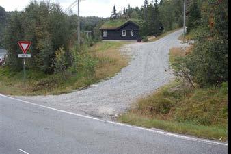 vestenden av Svartevasstjønn, er det anlagt en privat parkeringslomme for 2-3 biler.