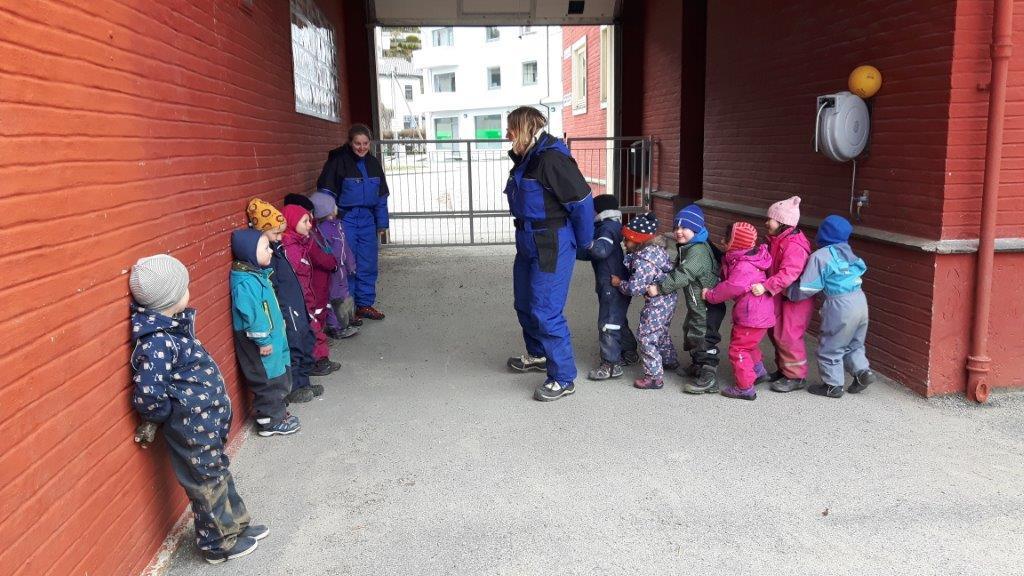 Kap 5 Barns medvirkning Kap 6 Inkluderende fellesskap Barna skal jevnlig få mulighet til aktiv deltakelse i planlegging og vurdering av barnehagens innhold.