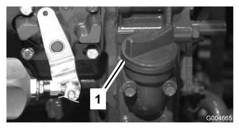Fjern nøkkelen fra tenningen før du begynner med vedlikeholdsarbeid. Kontrollere motoroljen Motoren leveres med olje i veivhuset.