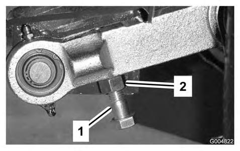 For å justere avstanden, finn justeringsbolten på klippeenhetens bakre svingforbindelse (Figur 25). Løsne låsemutteren på justeringsskruen.