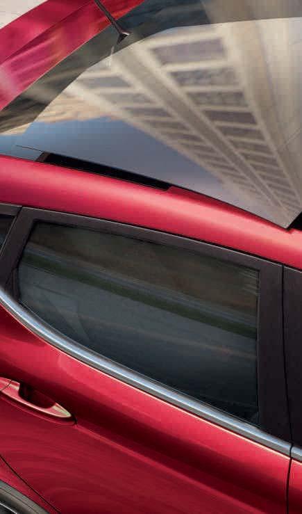 Bring naturen inn i bilen. Panoramatak som kan åpnes Nyt utsikten fra din Fiesta. Et elektrisk betjent panoramatak bringer verden utenfor inn i kupéen din.