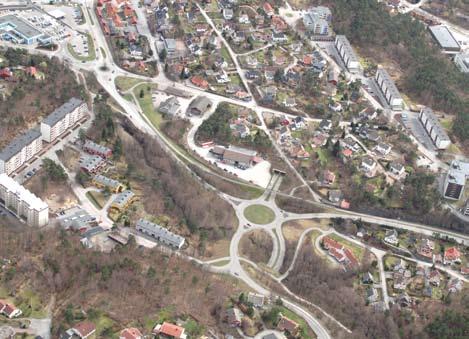 Fra lokalvegen i Kirsten Flagstadsvei nedenfor Vågsbygd kirke bindes lokalvegnettet sammen med tunnelen for avog påkjøring til og fra Ytre Vågsbygd.