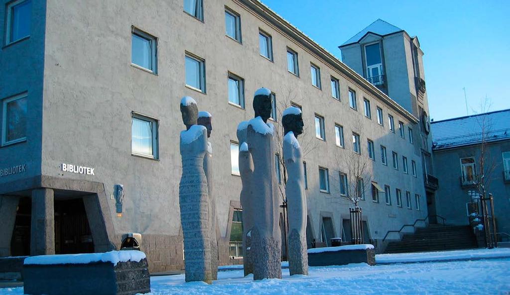 Torget er i dag en stor asfaltert