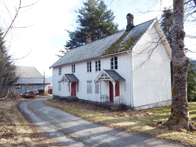 DAGENS SITUASJON Mølleropeiendommen Mølleropeiendommen (Solheim gnr. 164/25) består i dag av et eldre gardstun med våningshus, løe og to uthus.