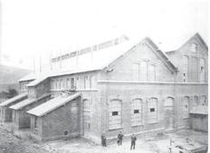I 1894 kjøper O.H. Holta mfl Tinfos av daværende eier Kirsebom, og med nye eiere gjenoppsto aktiviteten i 1897 med oppføring av nytt sliperi og kontorbygning.