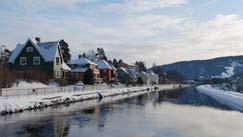 Tinfos gjenopptok derfor byggingen av arbeiderboliger og begynte å bygge langs det som i dag er Kanalveien. Kanalveien 6 blir oppført i 1905, mens nr 2 og 4 oppføres i 1908/09.