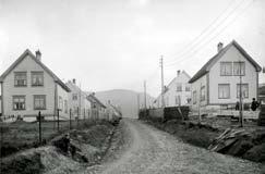 Ved Norsk Hydros 75-årsjubileum i 1980 var det fortsatt 600 ansatte ved Notodden fabrikker. Notodden ca 1910? (www.narvesen.
