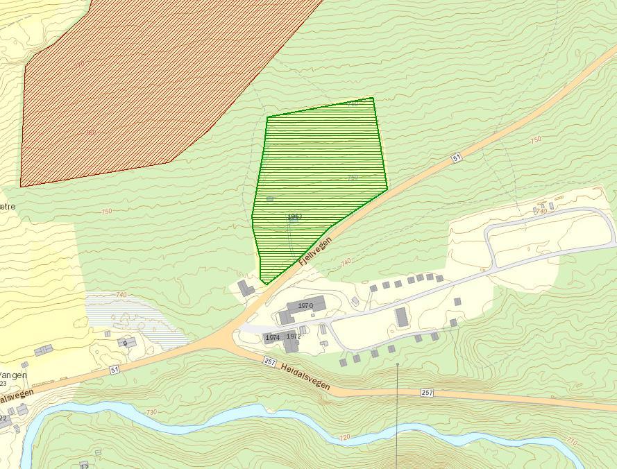 Figur 2. Naturtypelokalitet Sætasætre øst (grønn skravur). En del av Blessumkalvkveen naturreservat er vist med rød skravur. 3.