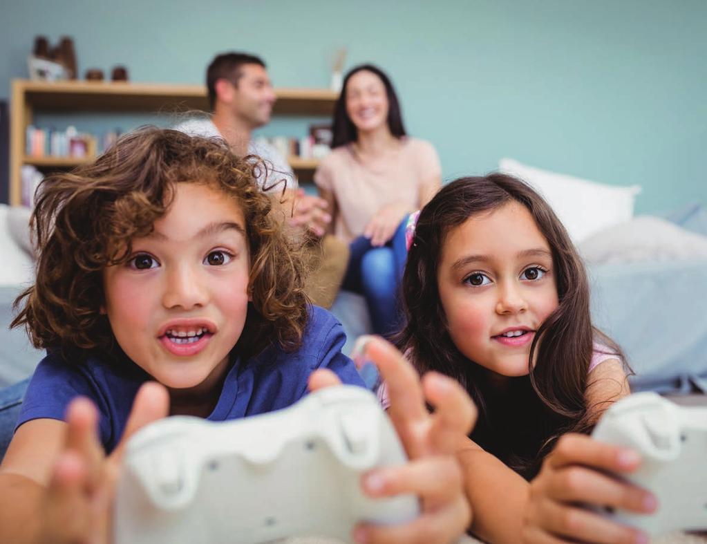 Gi barna gode spillopplevelser Du finner mange gode spillråd og forslag til husfredavtale på husfred.no Foto: Shutterstock Barn og unge kan ha stor glede av å spille dataspill.