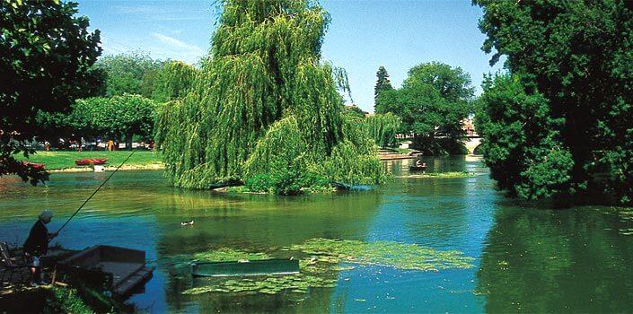 Charente Kanalbåtferie i Charente med Seatravel Charenteelva i VestFrankrike kalles også den vakreste elva i Frankrike.