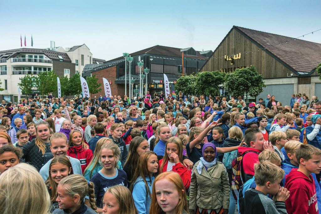 Figuren over viser en sammenheng mellom folketilvekst og nettoflytting. Befolkningsveksten i Ringsaker skyldes en positiv nettoinnflytting. Veksten er størst i 4.