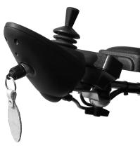 Konstruksjon og funksjon Sikkerhetsnøkkel Sikkerhetsnøkkelen kan brukes til å "låse" rullstolen slik at uvedkommende ikke kan få brukt den. Låsing Påse at rullstolen er slått på med startknappen.