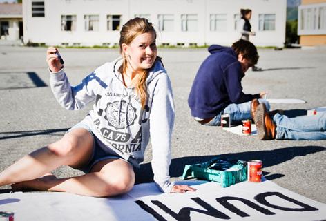 Bli ein Changemaker! KVA ER CHANGEMAKER? Ungdom som påverkar urettferda i verda gjennom kreative kampanjar mot dei som bestemmer. Synest du verda er urettferdig? Gjer noko med det!