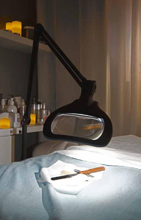 Med sin rektangulære linse lar Wave LED deg bruke begge øynene, noe som er nyttig for mange kosmetiske behandlinger.