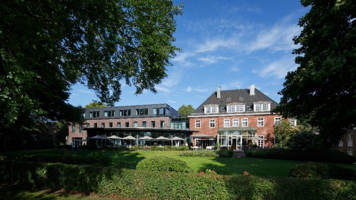 Romantik Hotel Kieler Kaufmann Hotel Kieler Kaufmann ligger i Kiel, bare noen få kilometer nord for den gamle bydelen og få hundrede meter fra Dette 4-stjernes hotellet kan by på god mat og en