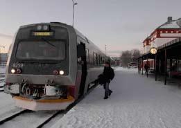 Rygge stasjon med leskur og plattform.