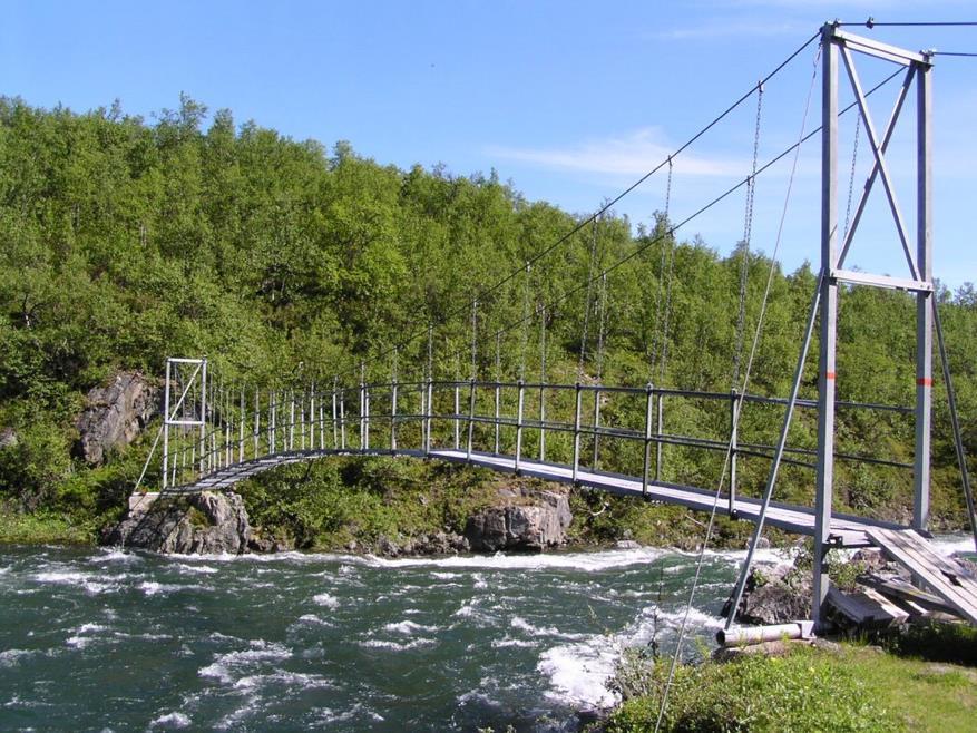 Brua over Njuoraätno, mellom Pånostugan og Tornehamn på