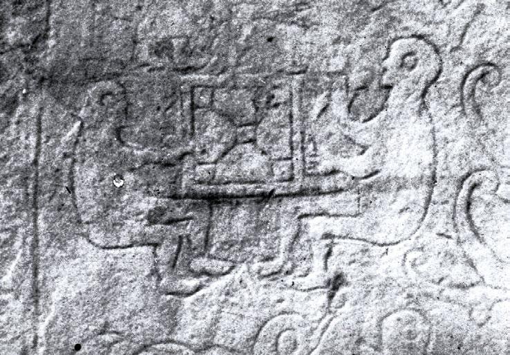 TEFLDO I TÚNI Figure 4: Two men playing hnefatafl? Detail of the pictorial rune-stone from Ockelbo (GS 19).Picture credit: Magnus Källström gaming pieces, or belong to a related tradition.