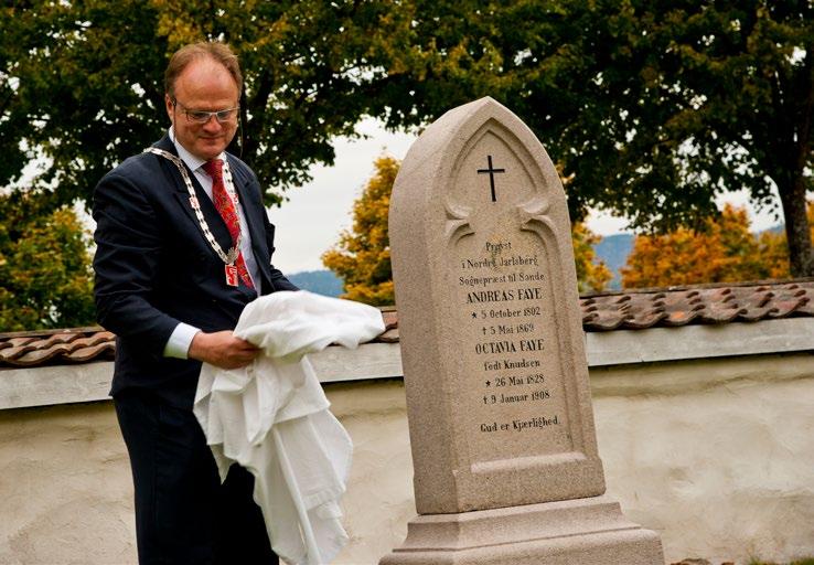 Frank Reichert Det er viktig at Fayes gravsted nå er restaurert så fint. Takk til Sande kommune.