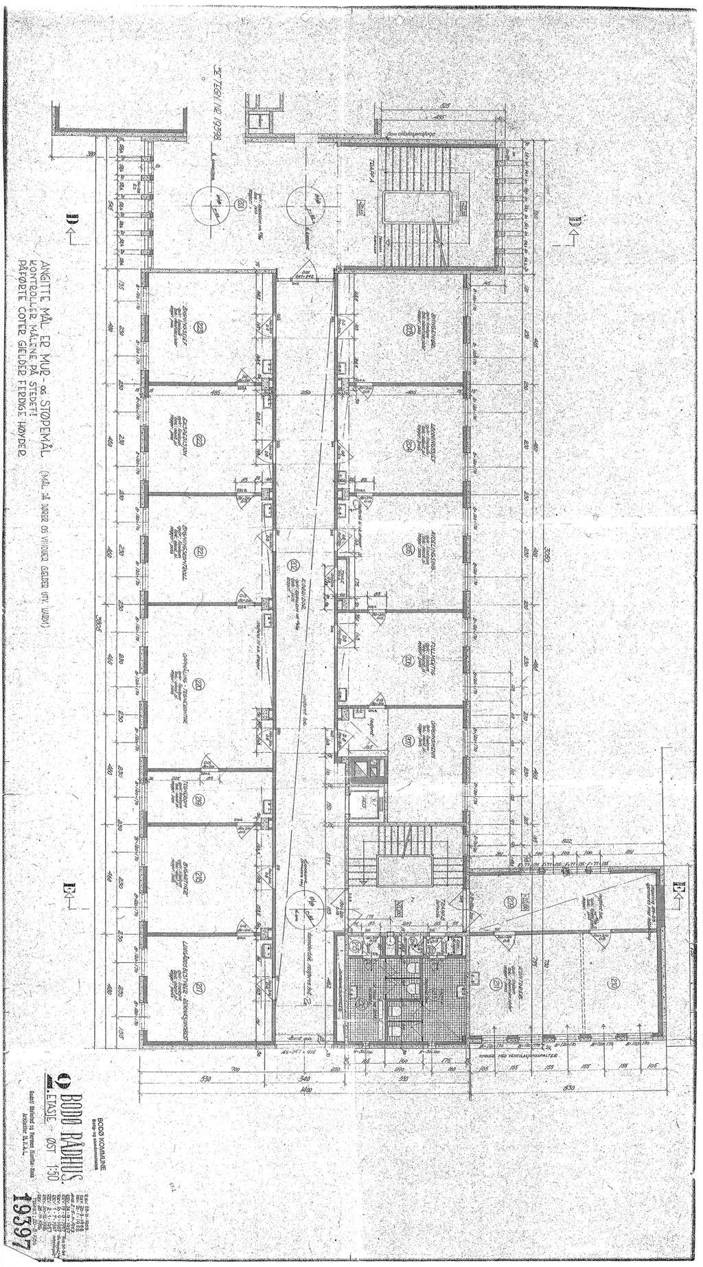 Rådhuset plan 2 øst Prøver: P10 Plate innside innkassing radiatorer u.