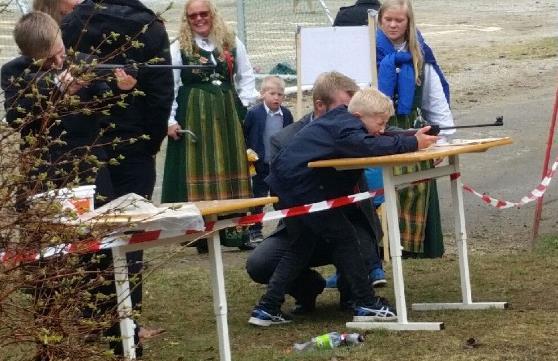 Mathias og Hilde sørget for at dette være at hver familie tar med seg sine bidrag.