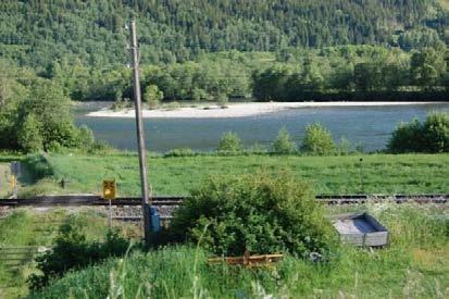 randvegetasjonen Kvam sentrum med sin snorrette vegstrekningen oppfattes som et oversiktlig med