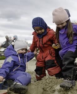 Gjennom forskning, utadrettet arbeid, undervisning og veiledning frambringer og sprer vi kunnskap om viktige områder knyttet til barns læringsmiljø.