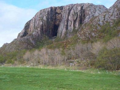 Brønnøy kommune Brønnøy er en fornminnerik kommune, og her er det spor etter menneskelig aktivitet som går helt tilbake til steinalderen.