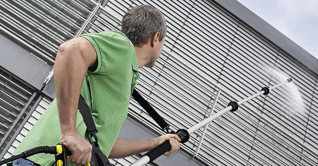 spalter og uventilerte (lukkede) spalter. Luftspalter ventilerer bort fukt og begrenser virkningen av kraftig inn eller utstråling på en ytterflate. Ventilasjonsprinsipp for doble fasader.