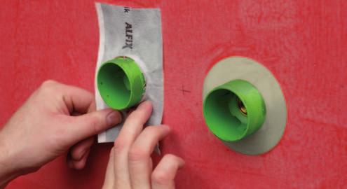 Forseglinger Rørgjennomføringer Til rørgjennomføringer monteres biter av selvklebende Alfix Seal-Strip tetningsbånd.