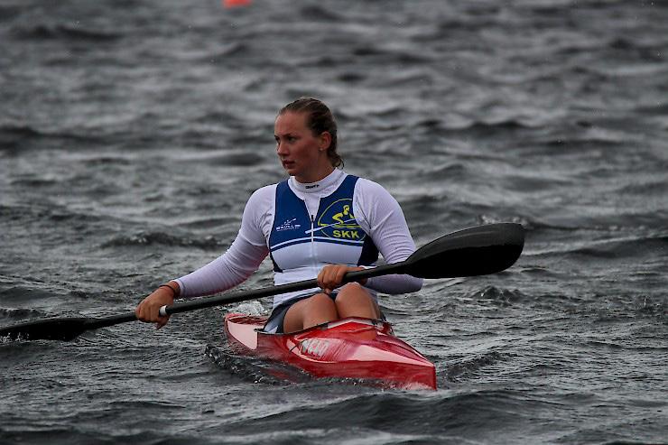 ANNA SLETSJØE, 19 år fra Bærum. K1 u23 K2 senior 5. plass, junior-vm, maratonpadling, 2015 (K1) 9. plass, VM, maratonpadling, 2016 (K1) 10. plass, VM, maratonpadling, 2016 (K2 m/k Spikkeland) 6.