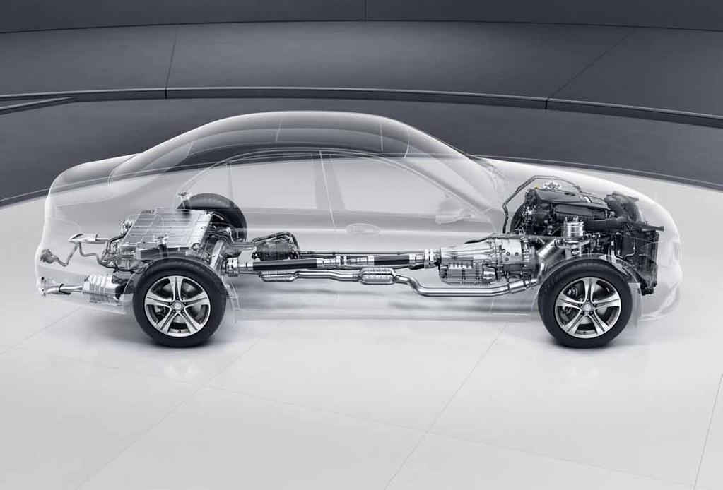 51 Mercedes-Benz Intelligent Hybrid i E 350 e Det kraftfulle tospannet av elektromotor og 4-sylindret bensinmotor er kraftig forsterket.