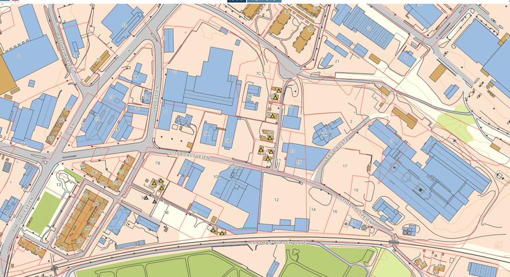 2-2 De gule trekantene viser hvilke bygninger i undersøkelsesområdet som er