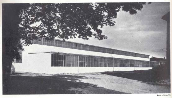 Bergs Maskins verkstedshall Ladeveien 11, gnr 415/41 Beskrivelse Verkstedshallen ble oppført i 1948, etter arkitekt M.N.A.L. Ìngemund Dahles tegninger.